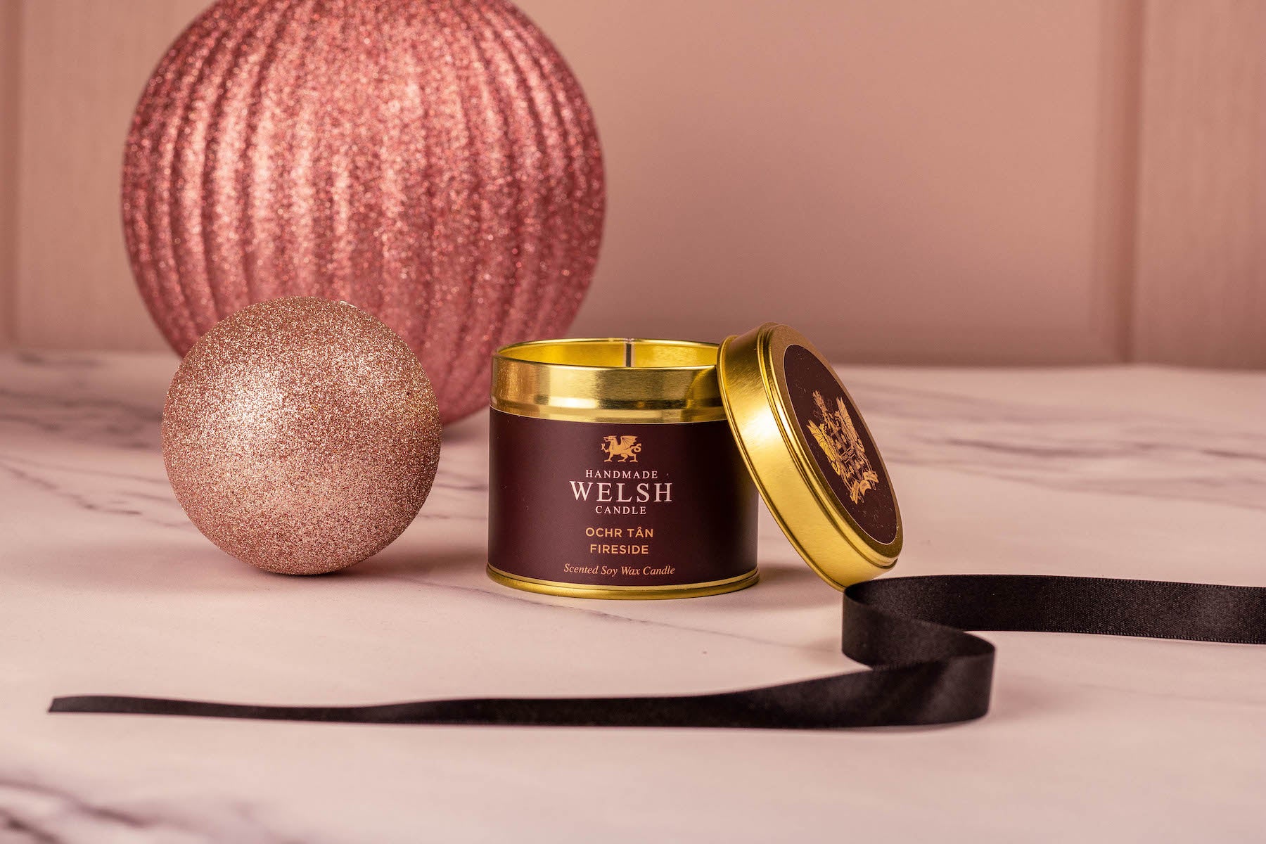 Cannwyll Tin Nadolig Wrth y Tân 2024