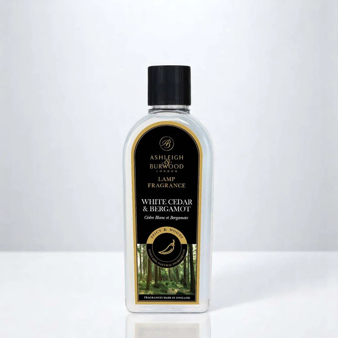 Persawr Lamp Cedrwydd Gwyn a Bergamot 500ml Ashleigh &amp; Burwood